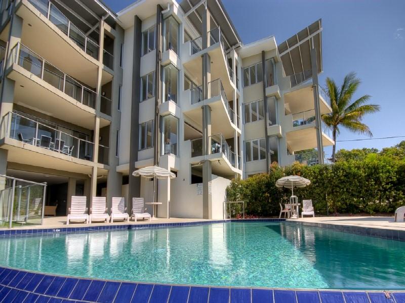 Heated Wet Edge Swimming Pool
 - Rainbow Ocean Palms