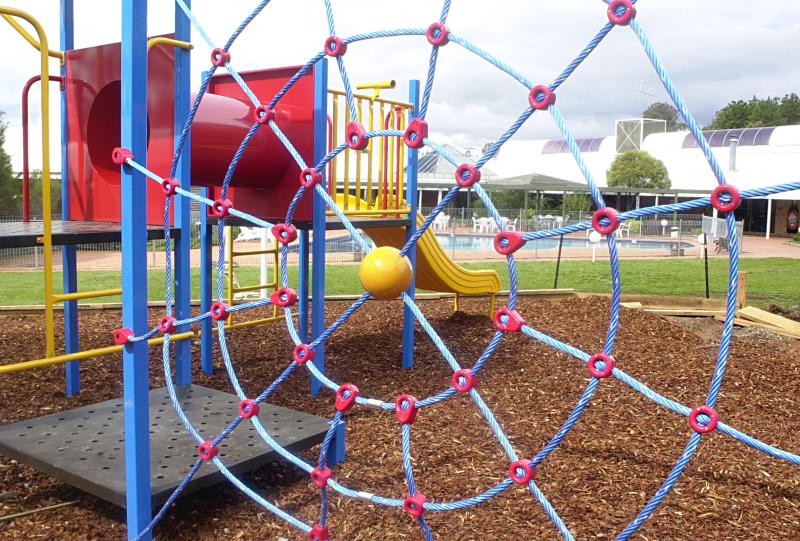 Kids Playground
 - ibis Styles Canberra Eaglehawk