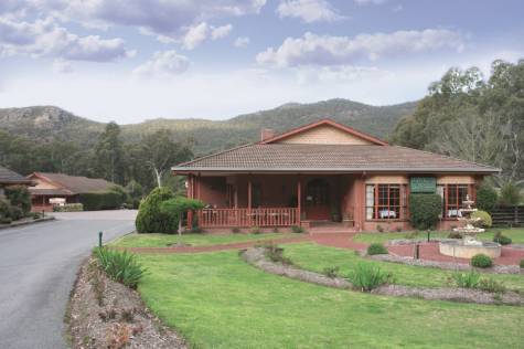 Country Plaza Entrance
 - Country Plaza Halls Gap