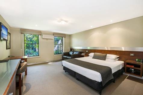 Executive King Room
 - Seacombe House Motor Inn Port Fairy