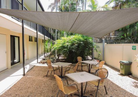 Courtyard - Best Western Airport 85 Motel