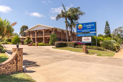 Entrance from Ruthven Street - Comfort Inn Glenfield
