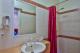Budget Queen Bathroom - Hotel Kununurra
